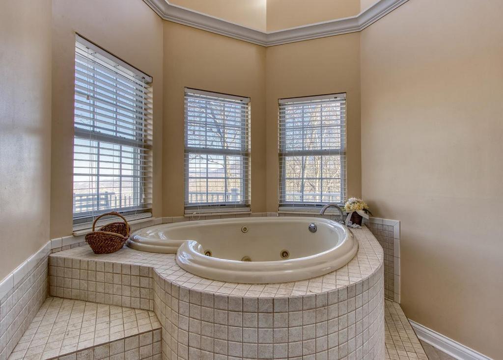 Ober Hideaway, Hot Tub, Wifi, 1089 Free Tickets Each Paid Day, Dollywood And More Gatlinburg Kültér fotó